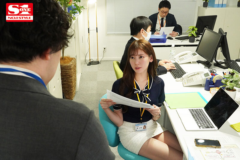 Nữ nhân viên văn phòng xinh dâm và anh thợ xây cặc khủng Fua Kaede