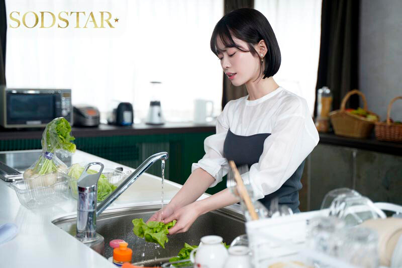 Chồng đi tập huấn xa nhà, vợ vú to ở nhà hú hí với anh chồng Minamo