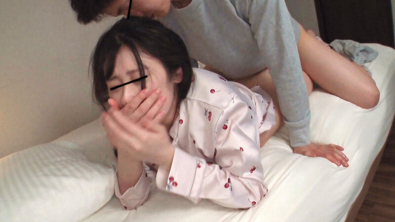 Thằng anh thú tính mò vào phòng em gái dễ thương để làm dịu con cu